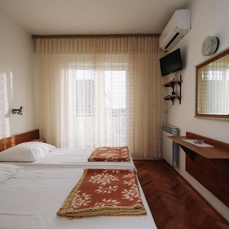 Apartments & Rooms Peranic Novalja Exterior photo