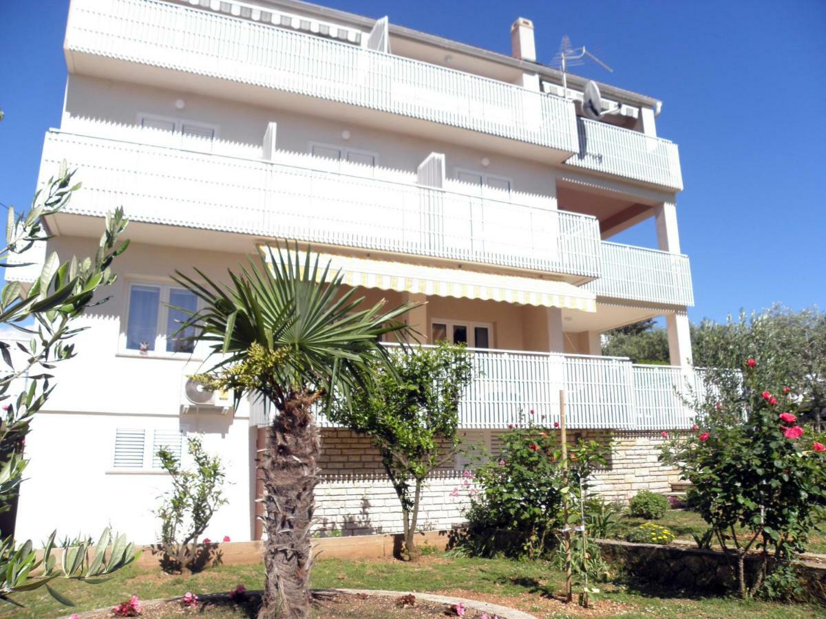 Apartments & Rooms Peranic Novalja Exterior photo
