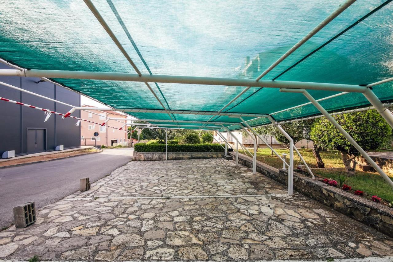 Apartments & Rooms Peranic Novalja Exterior photo